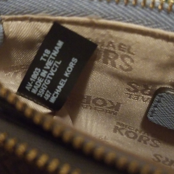 Michael Kors leather wristlet - Picture 5 of 8